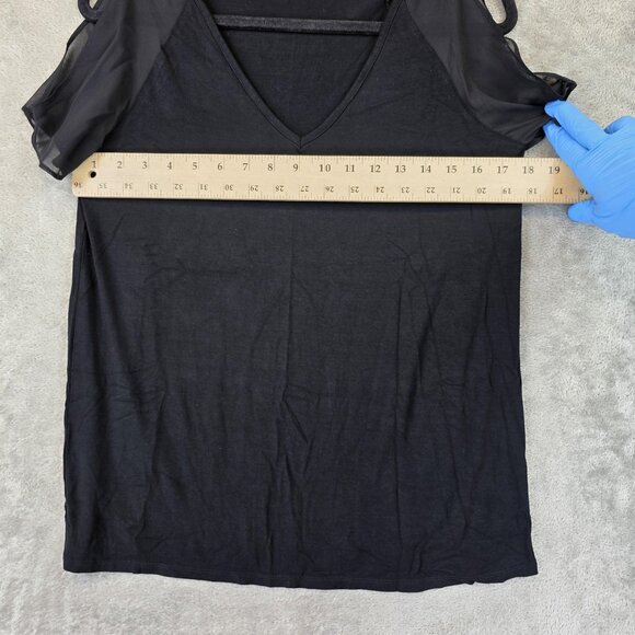 Vince Camuto Shirt Womens XS Black Cold Shoulder Sheer Sleeve V Neck Top - Picture 4 of 9